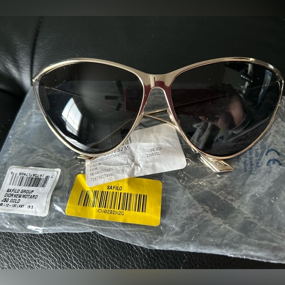 Christian Dior Sunglasses Sliver frames with black lenses. - Picture 1 of 1